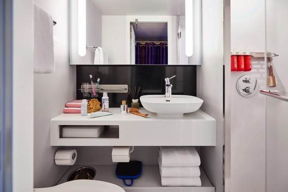 Virgin Voyages Central Sea Terrace Bathroom - Sang An.jpg